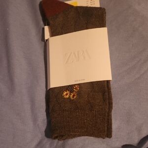 O31 Zara Socks w/ 3% wool & 3% silk. Argyle diamond & embroidered flowers